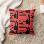 黒い姿の赤い幾何学的に不均一なタイルパターン クッション (ブランケット)