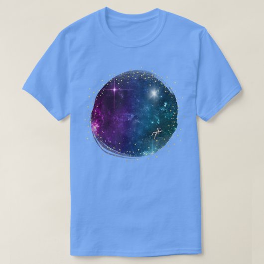 黒い宇宙と星と銀河系の宇宙飛行士 Tシャツ (デザイン正面)