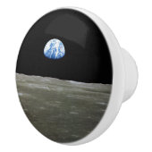 黒い宇宙の月から見た地球：地球の出 セラミックノブ (右)