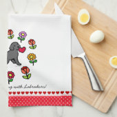 黒い実験室の子犬および赤いハート キッチンタオル (四つ折り)