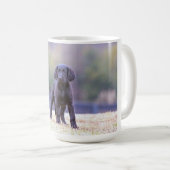 黒い実験室の子犬の地位 コーヒーマグカップ (正面右)