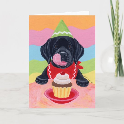 黒い実験室の子犬の誕生日のカップケーキの絵画 カード (正面)