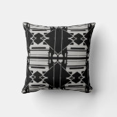 黒い対称の大きなタイル上のライトグレー クッション (裏面)