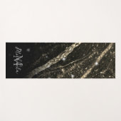 黒い岩モノグラム上の金ゴールドスパークリーなライン ヨガマット (正面(横))