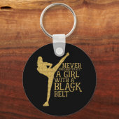 黒い帯の贈り物で女の子を過小評価しない キーホルダー (正面)