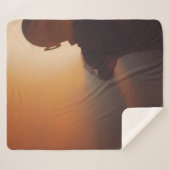 黒い帽子を被った黒いジャケットを着た男 シェルパブランケット (正面(横))