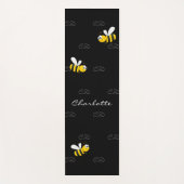 黒い幸せでぶつぶつ蜂の夏のおもしろいユーモアのモノグラム ヨガマット (正面)