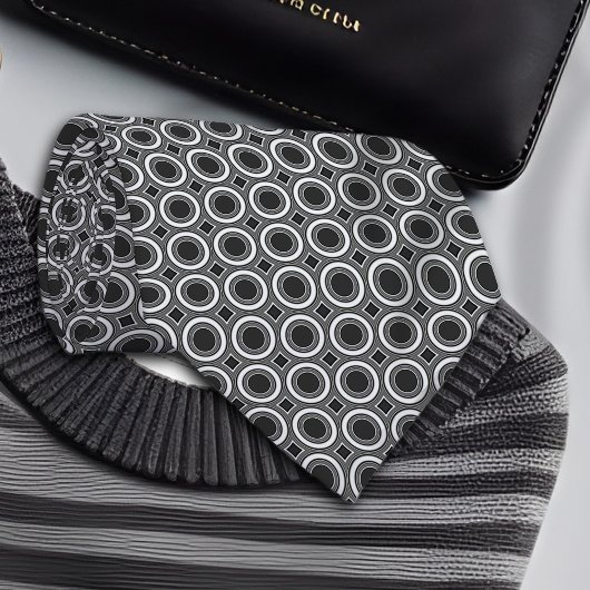 黒い幾何学模様の白いドット ネクタイ