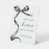 黒い弓びんの中にキスの数 台座サイン (正面)