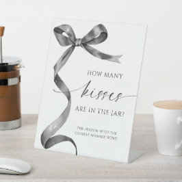 黒い弓びんの中にキスの数 台座サイン