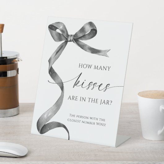 黒い弓びんの中にキスの数 台座サイン (インサイチュ)