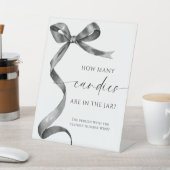 黒い弓びんの中にキャンディーが何個入っているか 台座サイン (インサイチュ)