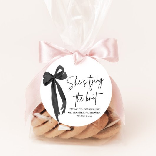 黒い弓、彼女は結婚式の準備中! ブライズシャワー フェイバータグ