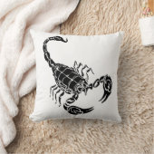 黒い手描きの蠍および種族の落書き クッション (ブランケット)