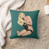 黒い手袋のかかとを身に着けているピンナップの女の子 クッション (ブランケット)