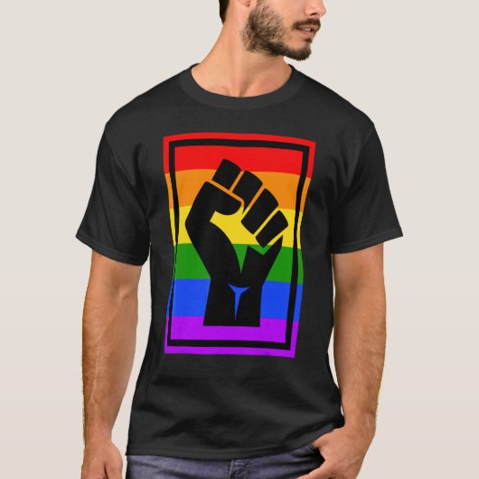 黒い抗議フィストLgbtqゲイプライド国旗Blm Unity Tシャツ (正面)