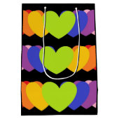 黒い抱き枕とレインボーハート ミディアムペーパーバッグ (裏面)