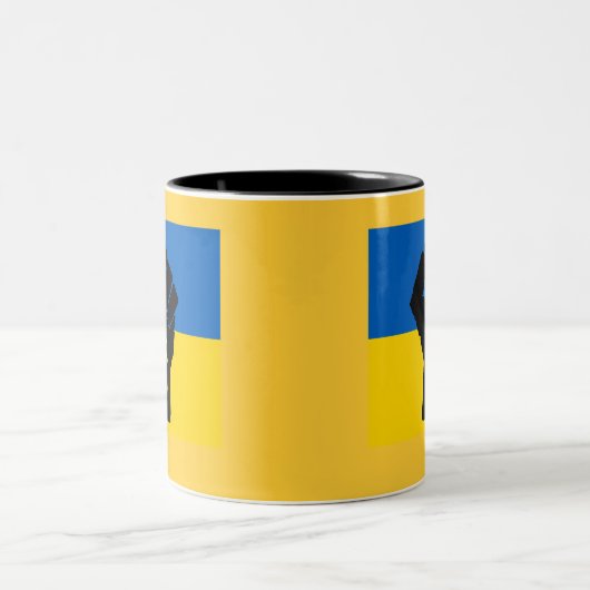 黒い握りこぶしを搭載するウクライナの旗 ツートーンマグカップ (中央)