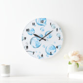 黒い数字の付いた青い泡 ラージ壁時計 (ホーム)