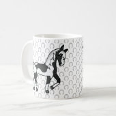 黒い斑点のあるキャラクターの駒歩馬イラスト コーヒーマグカップ (正面左)
