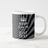 黒い旋回保でCalm文字をパーソナライズ ジャンボコーヒーマグカップ (右)