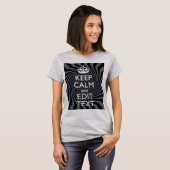 黒い旋回保でCalm文字をパーソナライズ Tシャツ (正面フル)