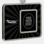 黒い日が差すことを飛ばす航空機のセスナのシルエット シルバープレートフレームオーナメント (右)