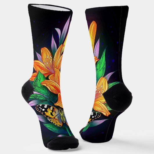 黒い星空の背景にオレンジ色の花 ソックス (傾斜あり)
