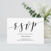 黒い書体モダン，結婚式のRSVP エンクロージャーカード (スタンド正面)