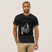 黒い月とオオカミのTシャツデザイン Tシャツ (正面フル)