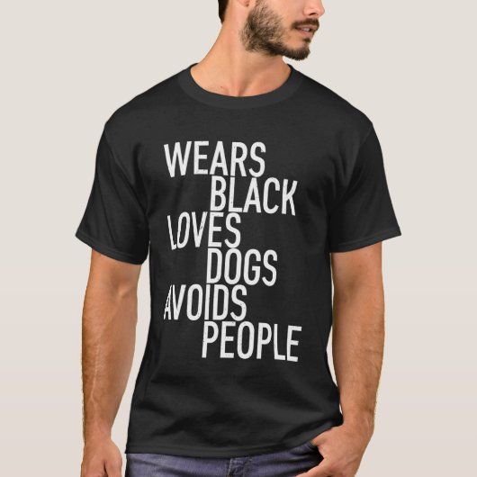黒い服を着て犬好きで人嫌いなTシャツ 面白い Tシャツ (正面)