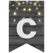 黒い木の上のパーティー灯の列 バンティングフラッグ (第1の旗)