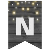 黒い木の上のパーティー灯の列 バンティングフラッグ (第3の旗)