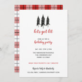 黒い木の赤いフランネルの格子縞パターン休日のパーティ 招待状 (正面/裏面)