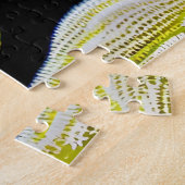 黒い木黄色の背景を持つ紫色の果実 ジグソーパズル (側面)