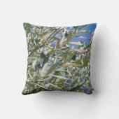 黒い果実の付いたグリーンオリーブの木 クッション (裏面)