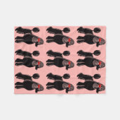 黒い標準プードルのピンクのフリースブランケット フリースブランケット (正面(横))