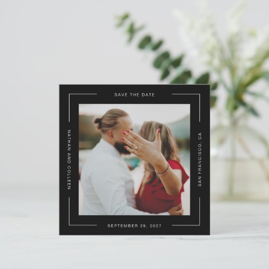 黒い正方形すべてのまわりにの文字フレーム日付の保存 (スタンド正面)