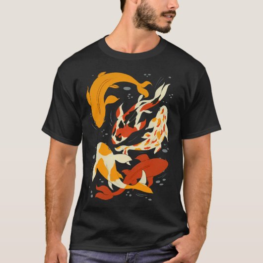 黒い水の中の錦鯉 Tシャツ (正面)
