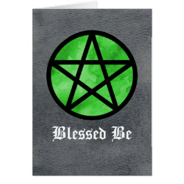 黒い水彩画カードの緑の星形五角形