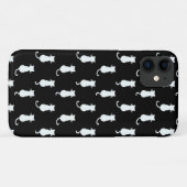黒い水玉模様の背景に白猫 Case-Mate iPhoneケース (裏面(横))