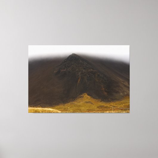 黒い火山山と低い雲のキャンバスのアート キャンバスプリント (正面)