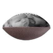 黒い父が赤いハートの写真で年を築く アメリカンフットボール (回転270)