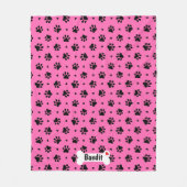 黒い犬の手のプリントとハートパターン フリースブランケット (正面)