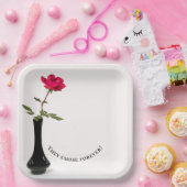 黒い独身の花瓶に赤いバラ ペーパープレート (パーティー)