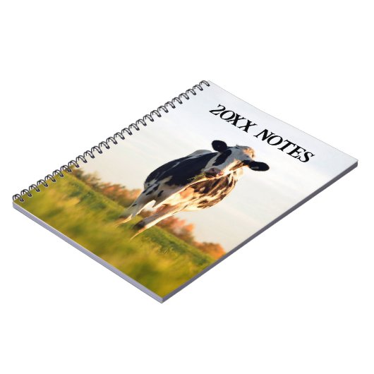 黒い白いハイファーinフィールドの年次ノート ノートブック (左側)