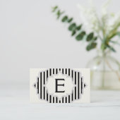 黒い白い文字で枠にモノグラムをストライプ描く 名刺 (スタンド正面)