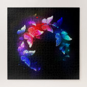 黒い白熱［赤熱］光を放つ背景にネオンの夜蝶 ジグソーパズル (横)