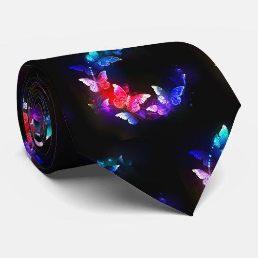 黒い白熱［赤熱］光を放つ背景にネオンの夜蝶 ネクタイ (ロール)