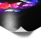 黒い白熱［赤熱］光を放つ背景にネオンの夜蝶 フォトプリント            (角)